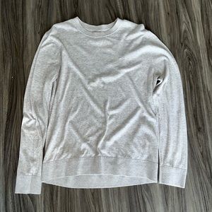 GAP light sweater in grey.